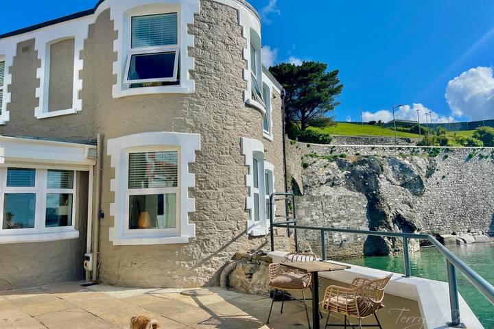 Log cabin for 2 people, with Ocean view and Terrace in Plymouth