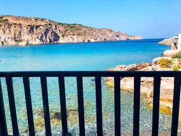 Gîte pour 2 personnes, avec vue et balcon dans Milos