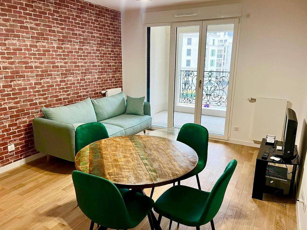 Appartement entier, Appartment near lake Panorama and Paris in Clamart, Hauts-de-Seine