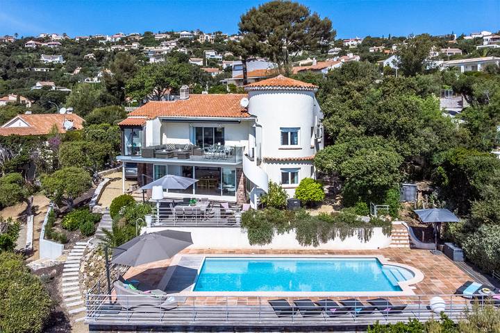 Gîte pour 11 personnes, avec Jacuzzi et Piscine à Roquebrune-sur-Argens - 2