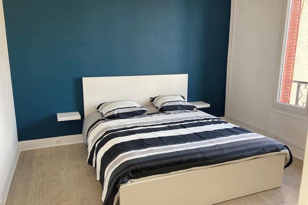 Beautiful house with terrace 10 minutes by train from Paris and 6 minutes walk from the station. in Colombes, Hauts-de-Seine