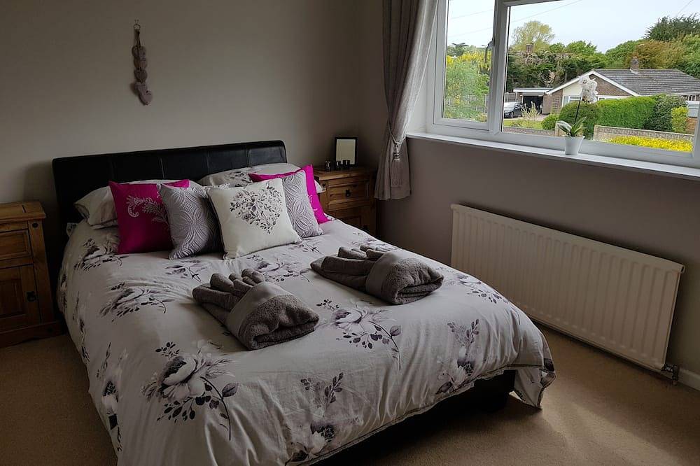Spacious 3 bed detached house in Hayling Island, Havant