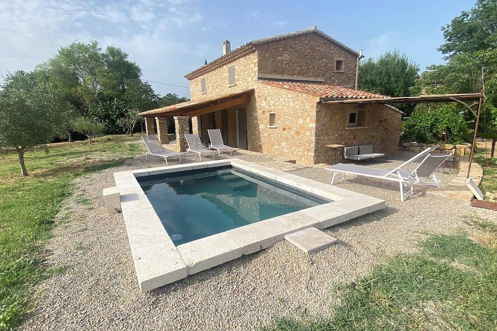 Country house in the heart of vineyards and olive groves in Le Thoronet, Draguignan region