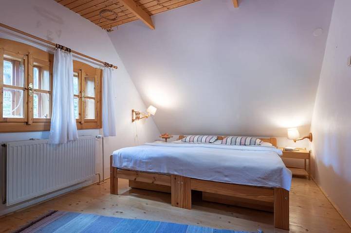 Traditional cozy cottage in Tatras w/firepit, super close to great hiking trails in Low Tatras