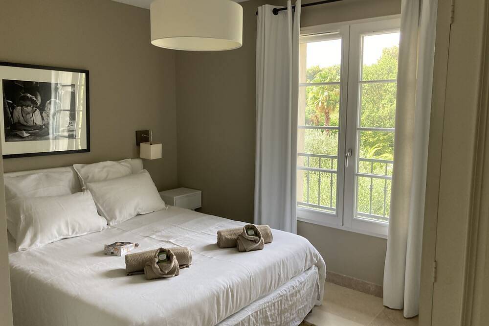 Mas de Charme au Milieu des Oliviers in Le Rouret, Cannes region