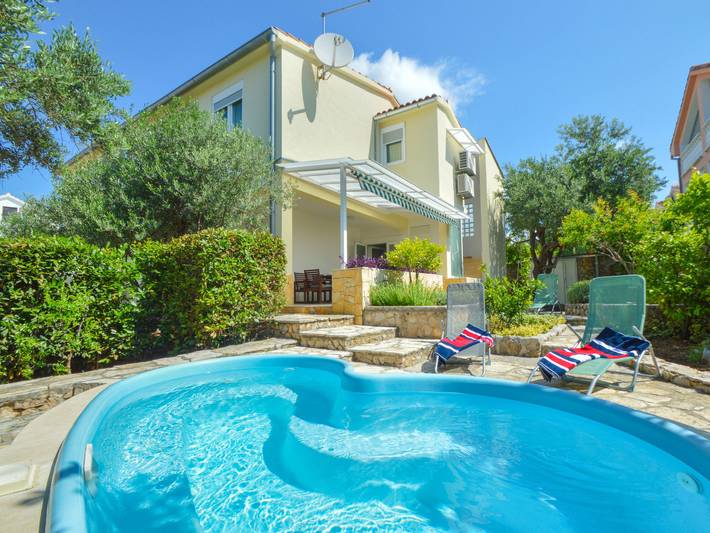 Location de vacances pour 8 personnes à Tribunj