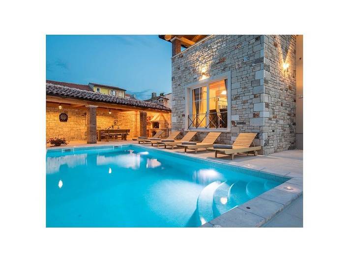 Ferienhaus für 6 Personen, mit Balkon und Terrasse sowie Garten und Pool