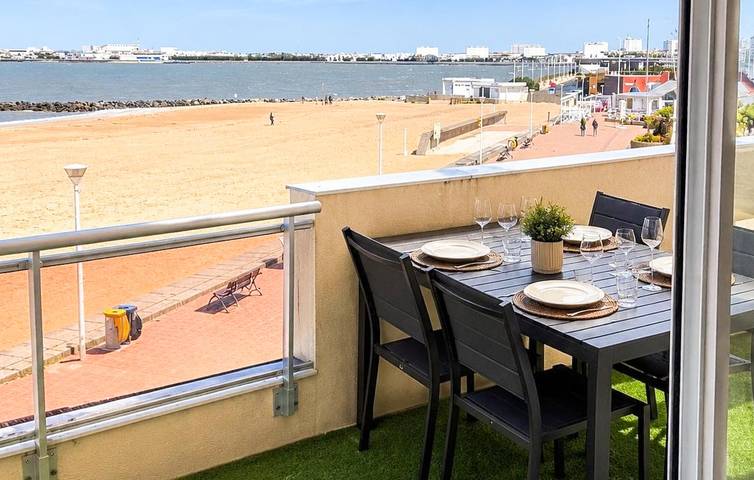 Vacation apartment for 4 people, with Terrace à La Rochelle