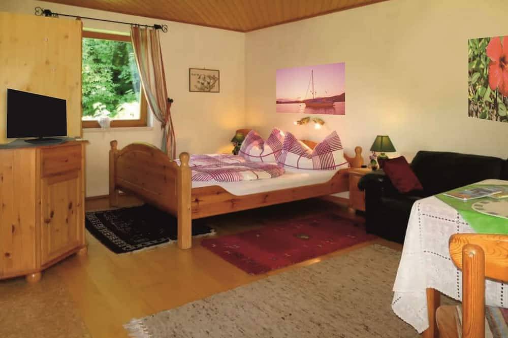 Haus am Waldrand in Velden am Wörther See, Villach-Land