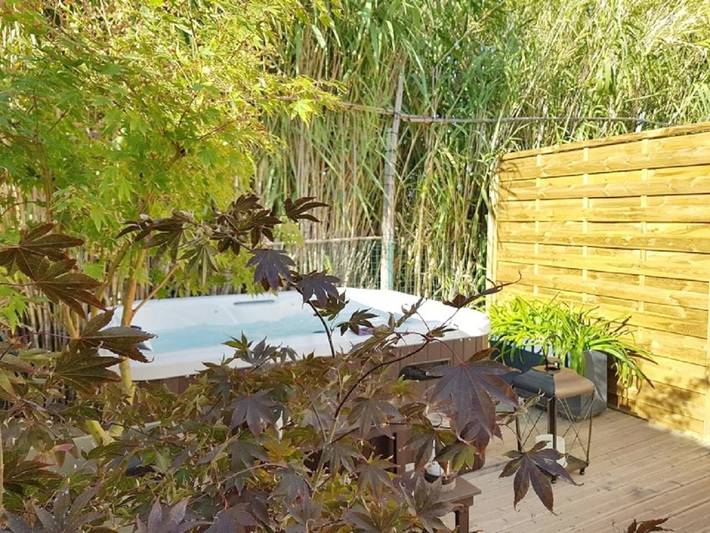 Gîte pour 2 personnes, avec jacuzzi et terrasse à Moussan