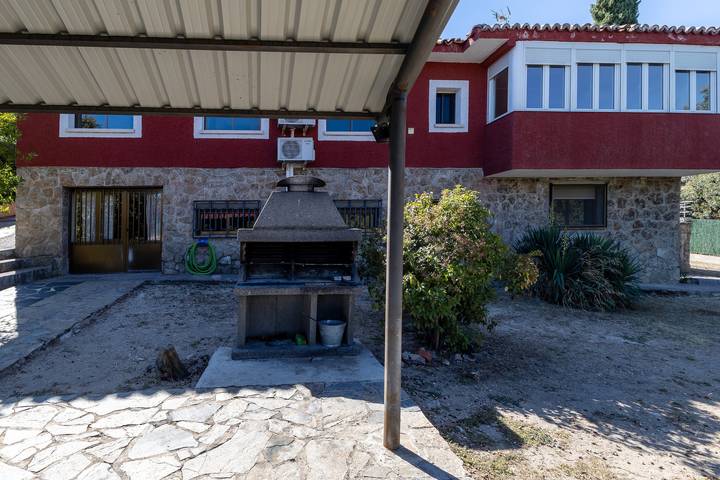 Ferienhaus 'El Bolero De Brasal' mit privatem Pool, Wi-Fi und Klimaanlage in Valdemorillo, Área Metropolitana de Madrid
