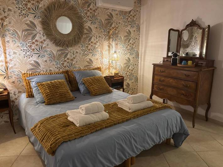 Chambre d’hôte pour 2 personnes, avec jardin et piscine ainsi que balcon et vue à Rochegude - 2