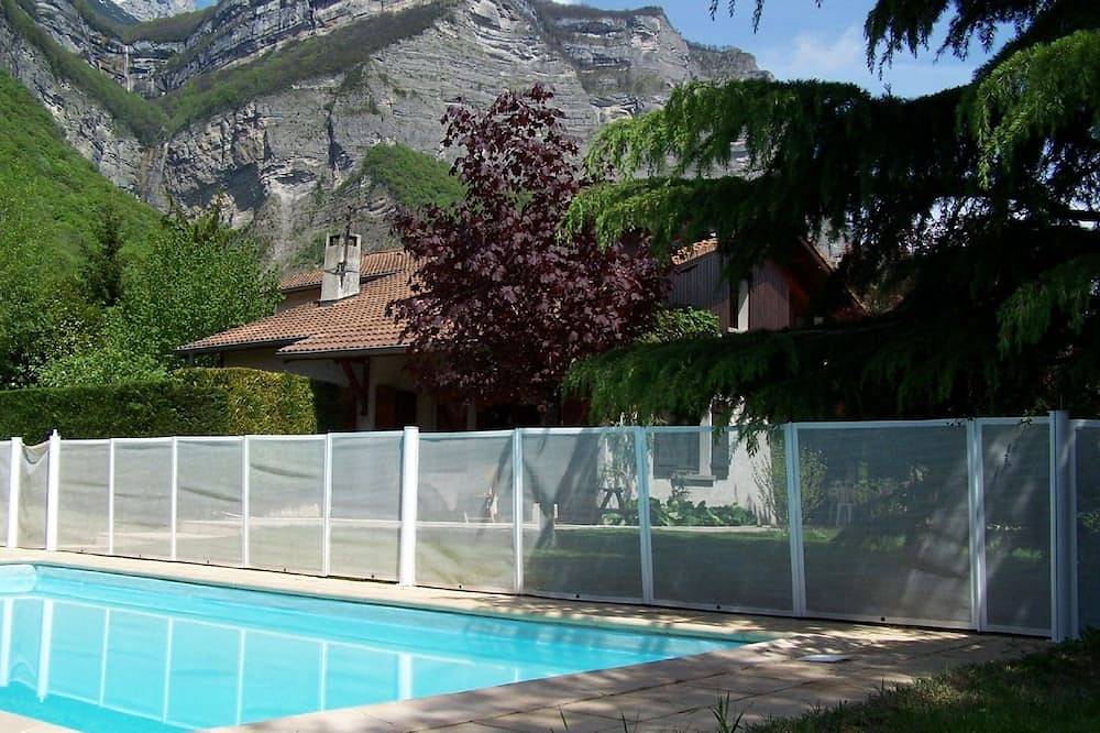 Villa pour 8 Personnes dans Crolles, Isère