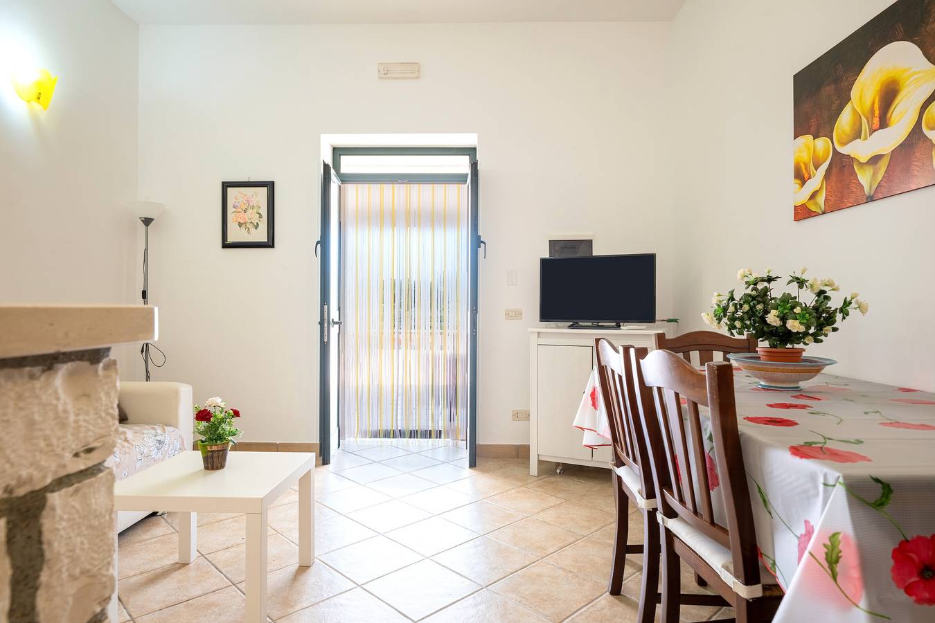 Apartamento entero, Apartamento 'Camelia' con piscina compartida, Wi-Fi y aire acondicionado in San Michele Salentino, Salento