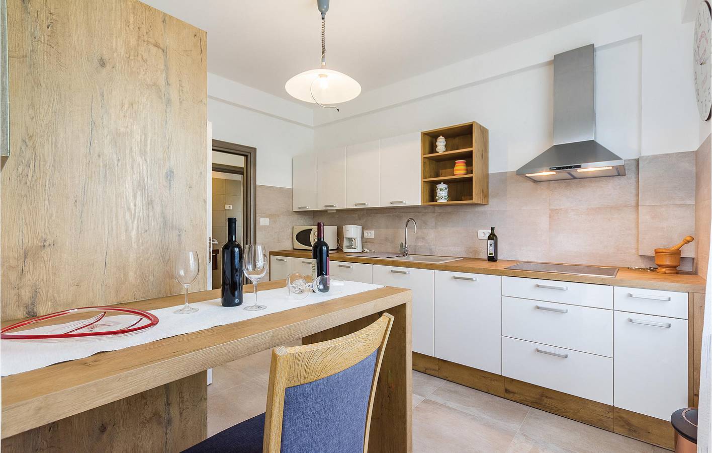 Entire holiday apartment, Holiday apartment for 8 people with terrace in Medulin City, Medulin