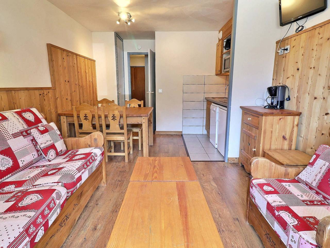 Entire apartment, Cozy 2-Room, Ski-in/Ski-out, Near Shops in La Tania, La Perrière