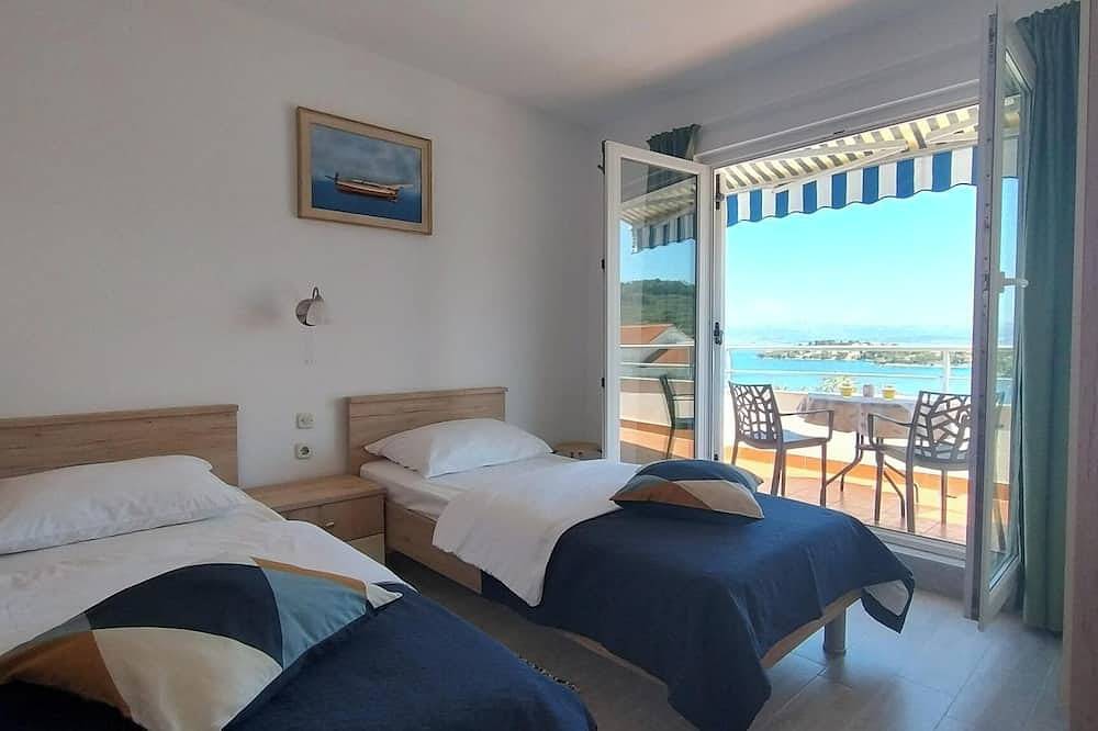 Ganze Wohnung, Central Gem: Sea-View Hideaway + Parking in Necujam, Solta