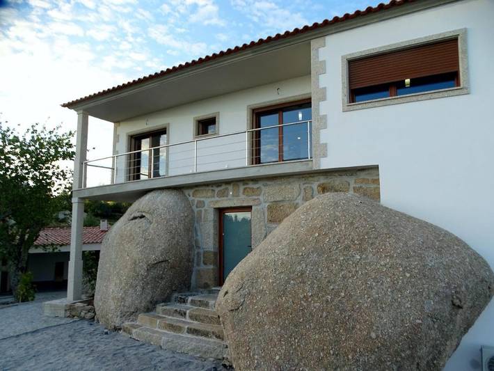 Aluguel de quarto para 3 pessoas, com Terraço e Jardim e ainda Vista em Fornos de Algodres