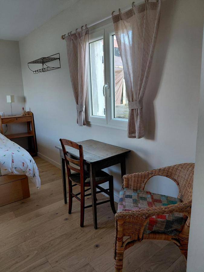 Location de vacances pour 3 personnes, avec vue ainsi que vue sur le lac et terrasse, animaux acceptés dans Etang de Baye - 4