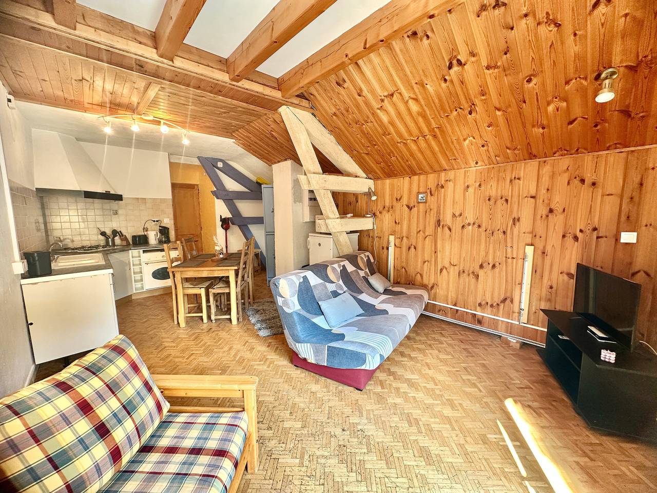 Entire apartment, Apartment 'Chez Zoë Au Chalet De Segure' with Mountain View, Shared Garden and Wi-Fi in Abriès-Ristolas, Queyras