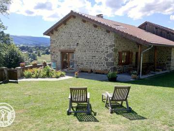 Gîte pour 10 personnes, avec jardin ainsi que sauna et terrasse dans Chalmazel-Jeansagnière