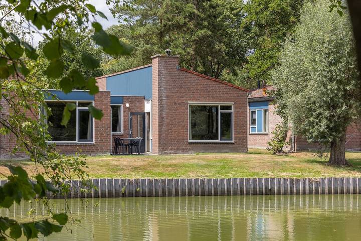 Vakantiehuis voor 4 personen, with Balkon/Terras and Terras as well as Tuin and Zwembad in Weert