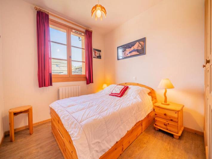 Gîte pour 6 personnes, avec terrasse dans Lac des Confins - 2