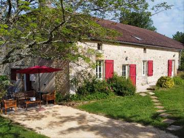 Gîte pour 4 personnes, avec terrasse ainsi que jardin et piscine, animaux acceptés à Soturac