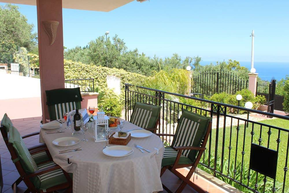 The villa you've always dreamed of just minutes from the sea.  in Trabia, Provincia de Palermo