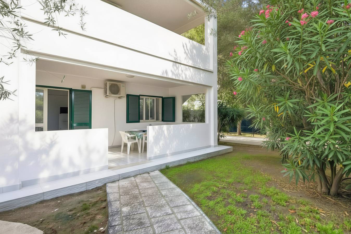Apartamento entero, Apartamento 'Sabbia D'oro, Trilocale 503' con piscina compartida y Wi-Fi in Vieste, Gargano