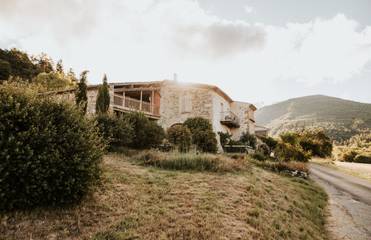 Gîte pour 18 personnes, avec piscine ainsi que jardin et terrasse à Bourdeaux