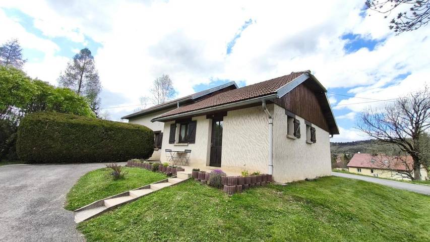 Gîte pour 2 personnes, avec vue et jardin, animaux acceptés à Foncine-le-Haut