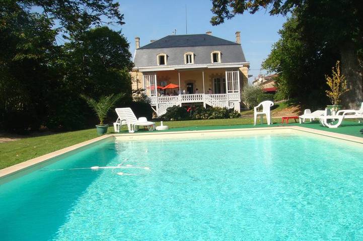 Location de vacances pour 16 personnes, avec Balcon/Terrasse et Jardin à Cadillac (entreprise)