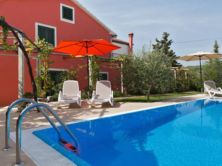 Ferienhaus für 4 Personen, mit Balkon und Terrasse sowie Garten