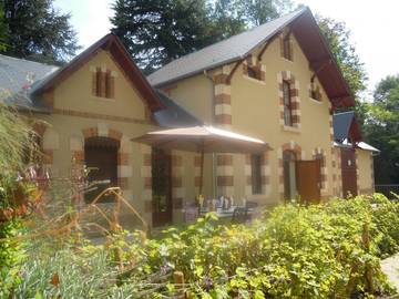 Gîte pour 11 personnes, avec terrasse, animaux acceptés à Bourbon-Lancy