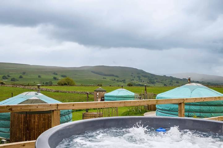 Glamping for 4 people, with Hot tub in Yorkshire Dales National Park