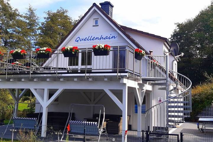 Ferienhaus für 16 Personen, mit Balkon und Garten