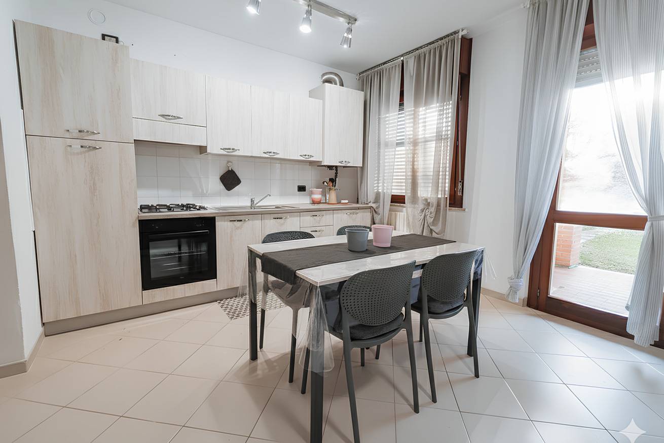Ganze Wohnung, Ferienwohnung für 4 Personen mit Garten in Padenghe sul Garda, Gardasee-Berge