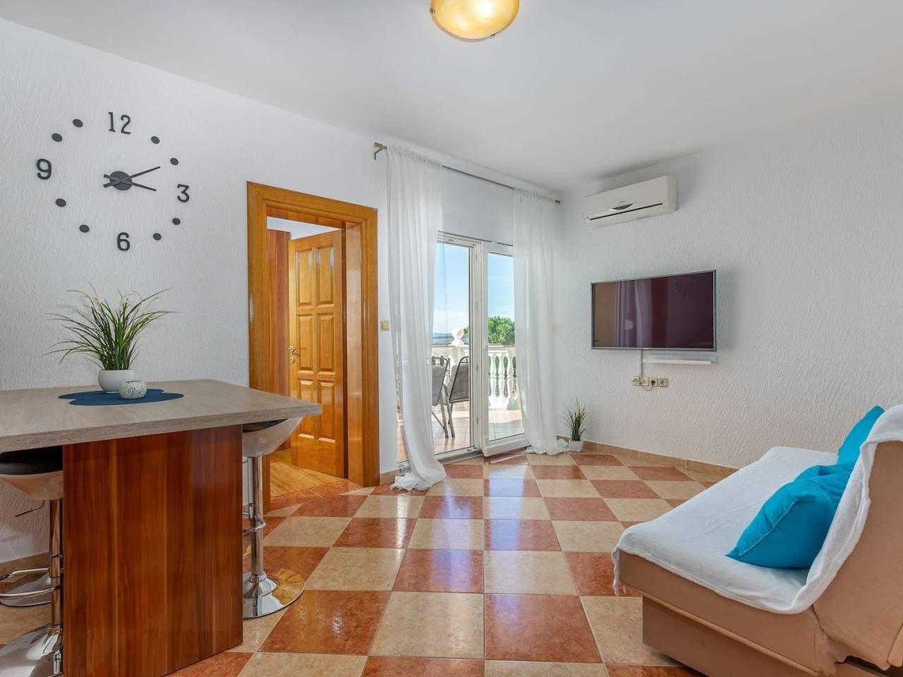Ganze Wohnung, Wohnung mit Balkon und Meerblick in Dramalj, Primorje-Gorski Kotar