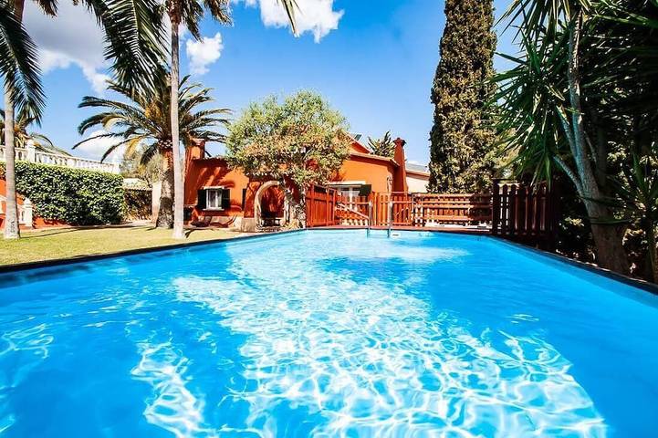 Villa pour 8 personnes, avec jardin et jacuzzi à Cala Murada