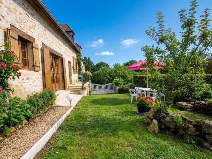 Location de vacances pour 6 personnes, avec jardin et terrasse à Cherveix-Cubas