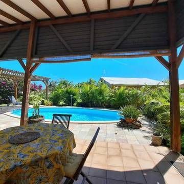 Cottage pour 2 personnes, avec terrasse et piscine dans Pointe-à-Pitre