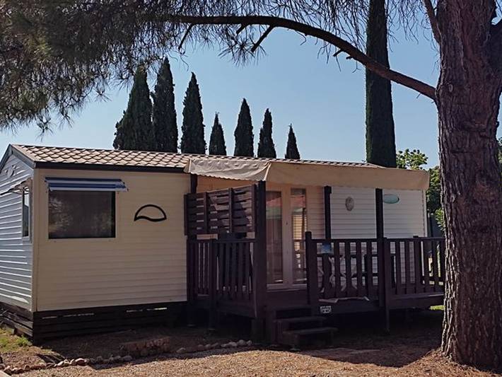 Bungalow pour 4 personnes, avec piscine et terrasse, animaux acceptés dans le Gard