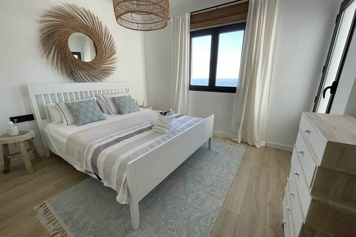 Stunning 3 bedroom house with communal pool and views in La Herradura, Almuñecar
