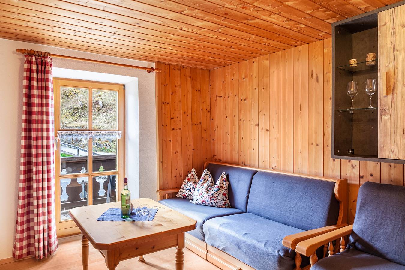 Ganze Wohnung, Ferienwohnung 'Haus Niklos - Waldeck' mit Bergblick, Garten und Wlan in Grainau, Eibsee
