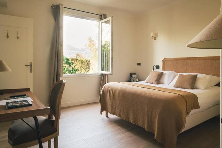 Hôtel pour 2 personnes, avec vue ainsi que jardin et piscine à Colomars - 3