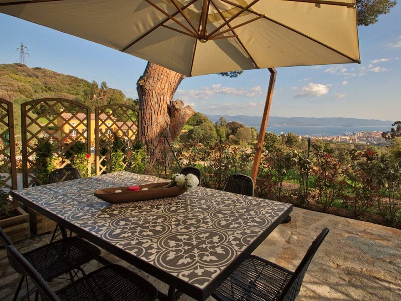 Apartamento entero, Apartamento en Ajaccio: 5 habitaciones, 8 plazas, terraza y piscina in Ajaccio, Region de Ajaccio