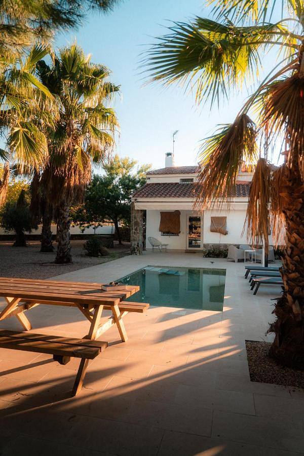 Casa rural para 14 personas, con piscina y terraza además de vistas y jardín en Sierra de San Vicente