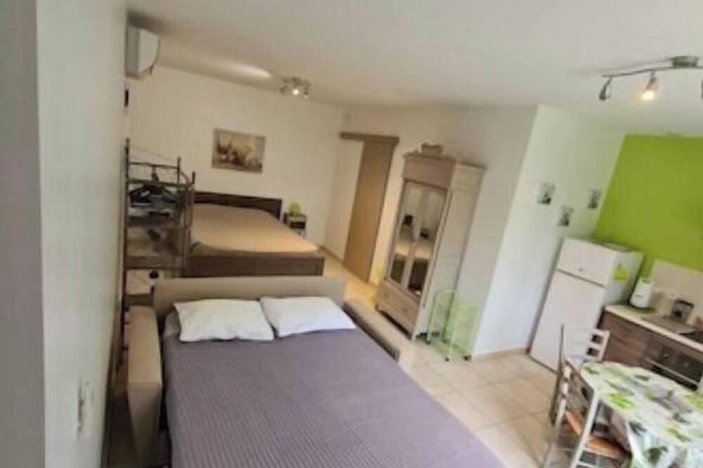 Appartement entier, Gite Les Cigales, Studio à 15mn des Plages, Nombreuses randonnées, in Gémenos, Côte méditerranéenne (France)