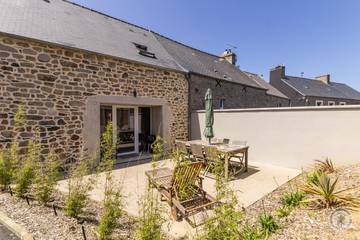 Gîte pour 4 personnes, avec terrasse à Bretteville